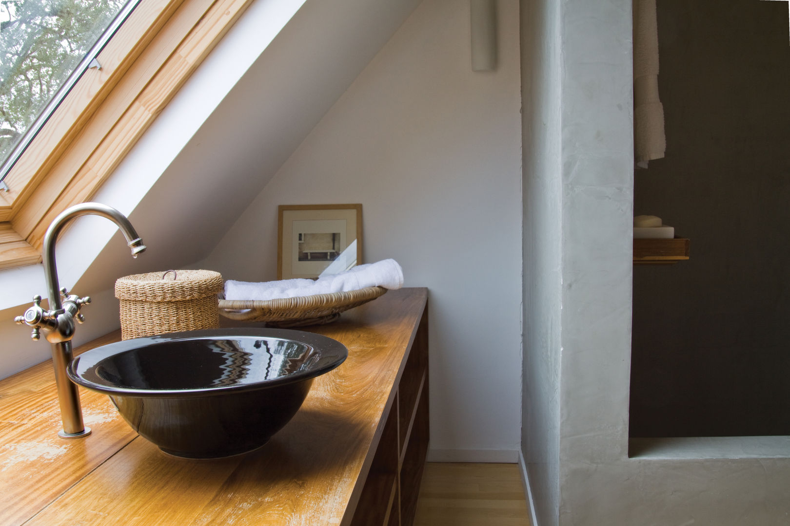 Casa en la Barranca · San Isidro, Buenos Aires · Paula Herrero | Arquitectura, Paula Herrero | Arquitectura Paula Herrero | Arquitectura Modern bathroom