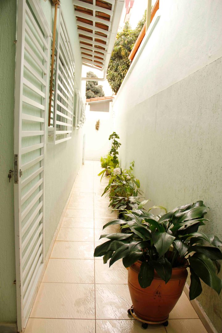 Casa Liberdade, Na Lupa Design Na Lupa Design Classic style corridor, hallway and stairs