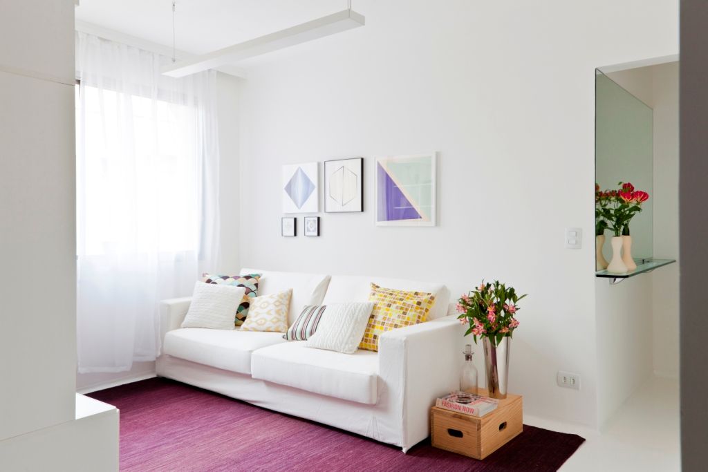 Reforma Apartamento Brooklyn, Estudio MB Estudio MB Minimalistische woonkamers Sofa's & fauteuils