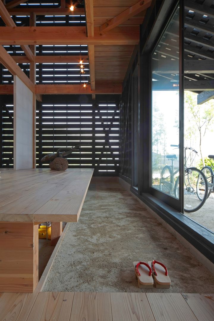 隙屋, 株式会社 ナウハウス 株式会社 ナウハウス Paredes y suelos de estilo moderno Madera Acabado en madera