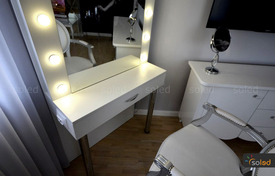 Stanowisko fryzjerskie - Hollywood Make Up - Soleda Mirror, SOLED Projekty i Dekoracje Świetlne Jacek Solka SOLED Projekty i Dekoracje Świetlne Jacek Solka Modern dressing room Mirrors