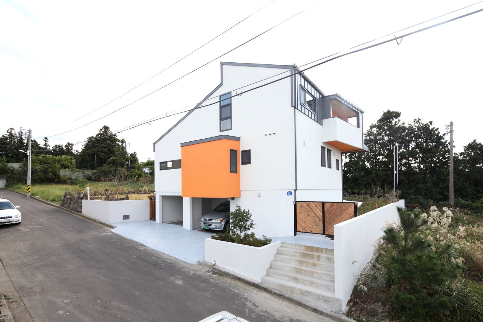 풍광좋은 제주 개러지 하우스, 주택설계전문 디자인그룹 홈스타일토토 주택설계전문 디자인그룹 홈스타일토토 Casas modernas