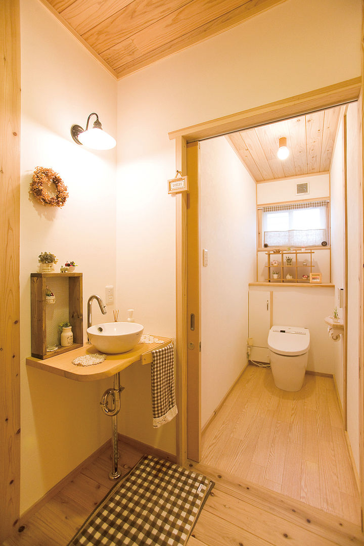 家＋庭＝家庭, 株式会社粋の家 株式会社粋の家 Eclectic style bathroom