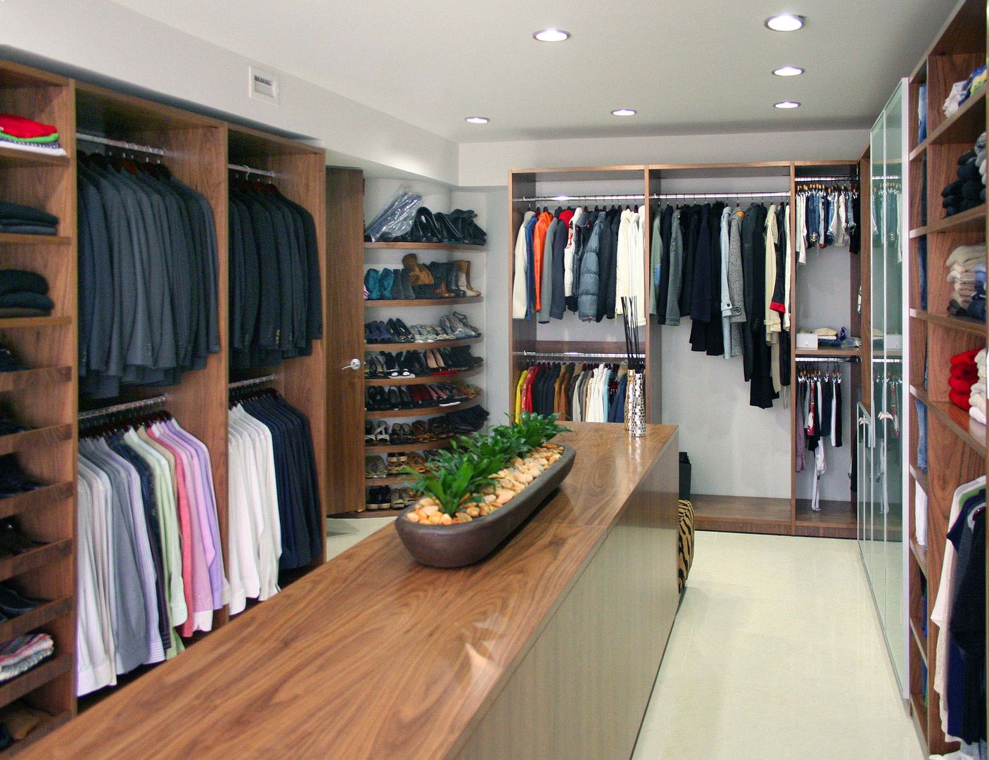 Vestidores y Closets de Ensueño , Interioriza Interioriza Classic style dressing rooms Storage