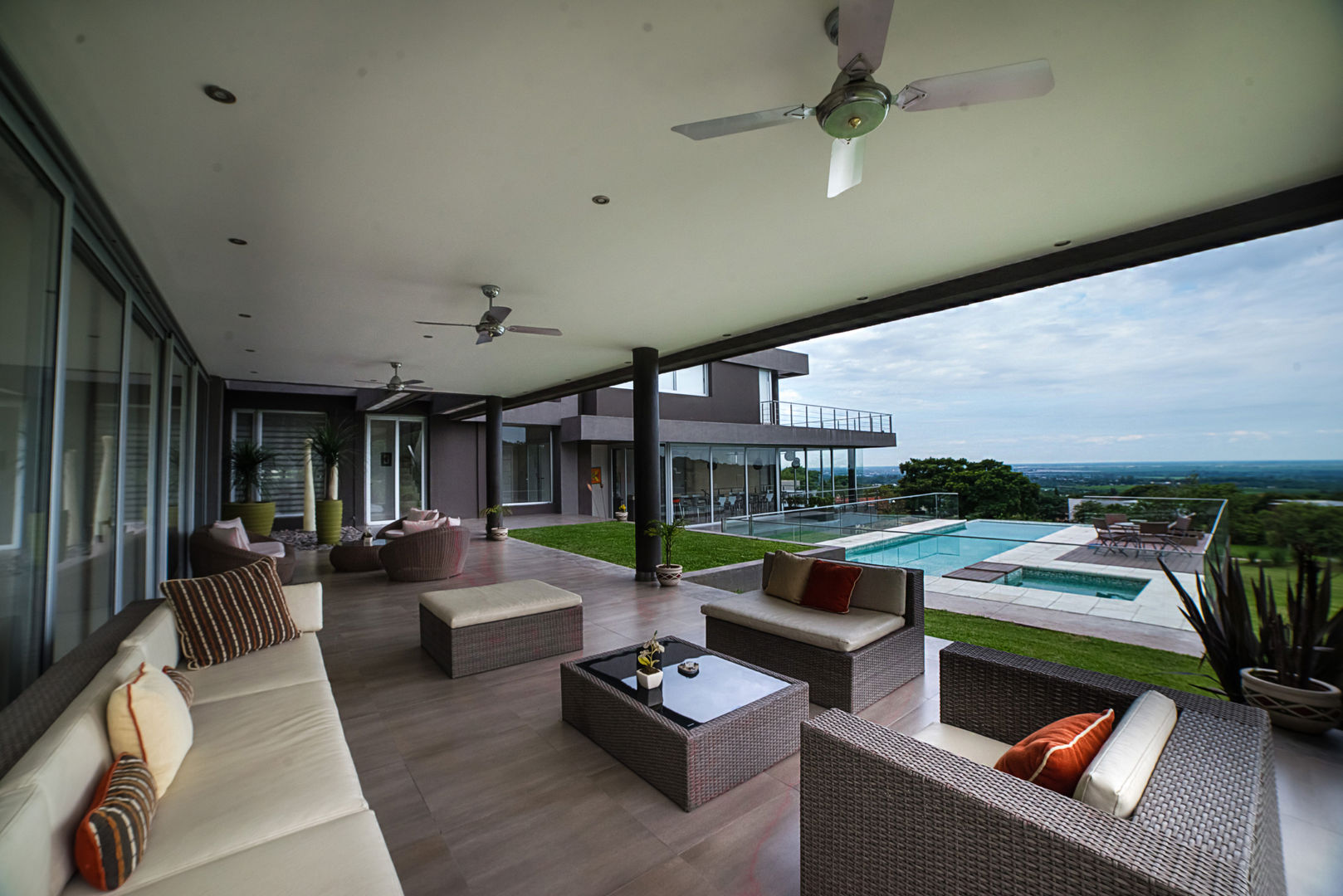 Casa MAS, Saez Sanchez. Arquitectos Saez Sanchez. Arquitectos Varandas, marquises e terraços modernos