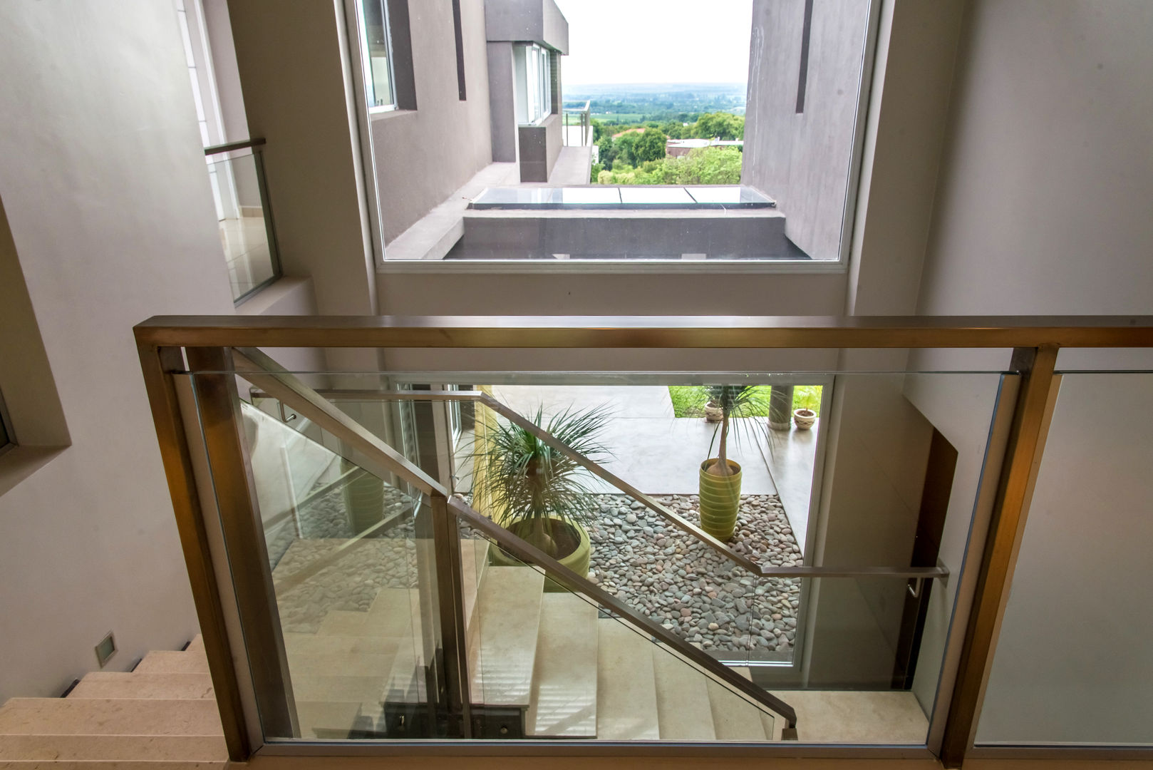 Casa MAS, Saez Sanchez. Arquitectos Saez Sanchez. Arquitectos Modern Corridor, Hallway and Staircase