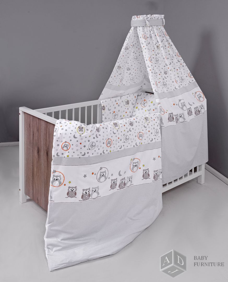 homify Nursery/kid’s room Solid Wood Multicolored Beds & cribs