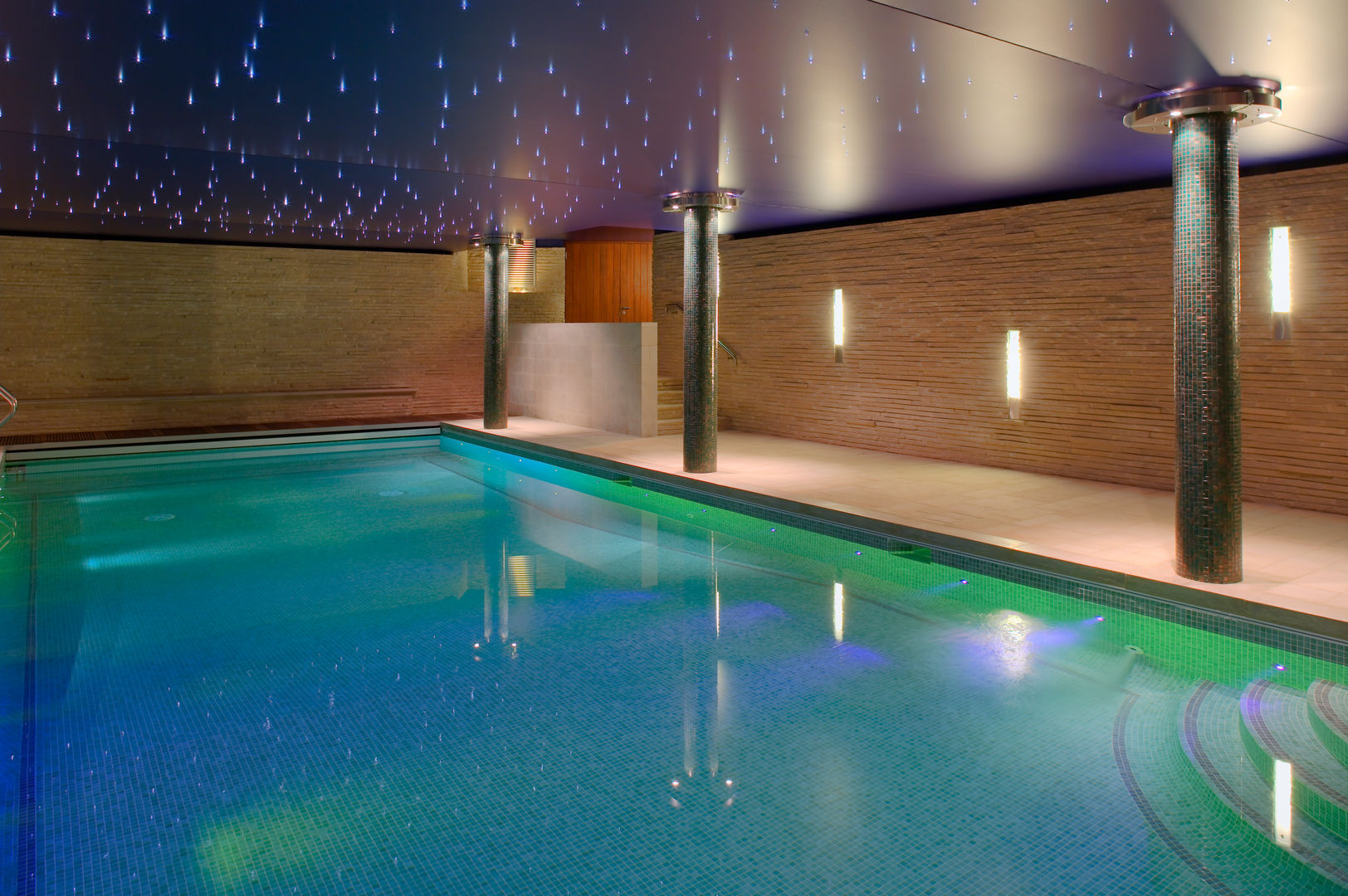 Basement swimming pool 'cave' john bullock lighting design Modern pool