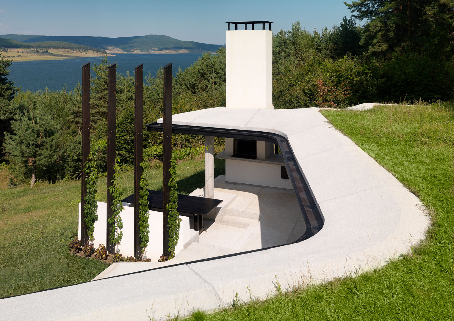 Fishing Lodge, Bulgaria, Simon Gill Architects Simon Gill Architects Case in stile rustico