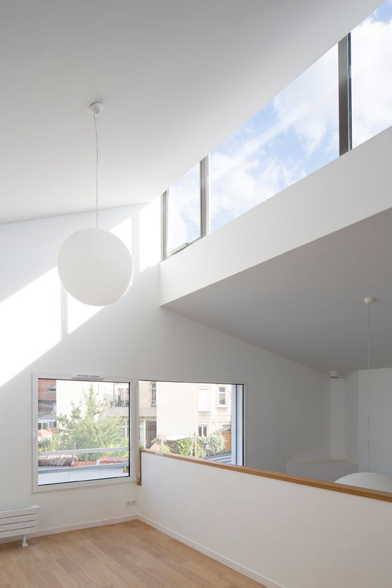 Une maison baignée de lumière homify Fenêtres & Portes minimalistes Ardoise