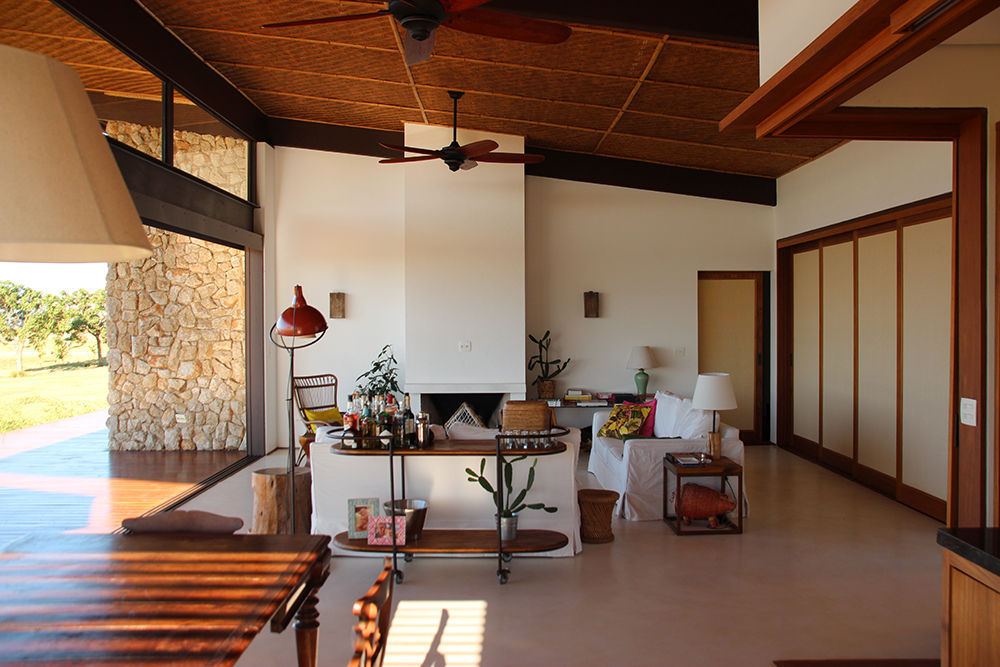 PROJETO CASA DA REPRESA, Ambienta Arquitetura Ambienta Arquitetura Country style living room