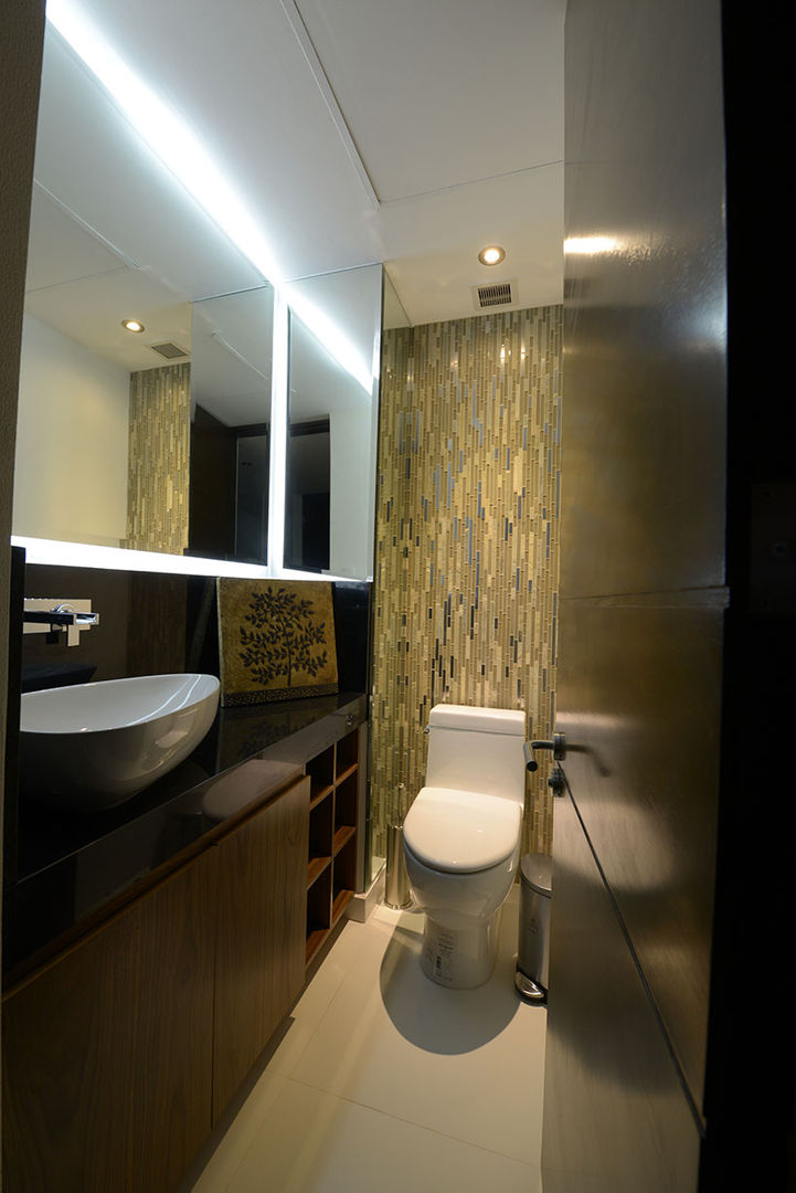 Baño de visitas Estudio Tanguma Baños de estilo moderno Azulejos Iluminación