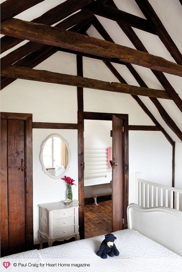 A 17th Century Historic Home in the English Countryside, Heart Home magazine Heart Home magazine Schlafzimmer im Landhausstil