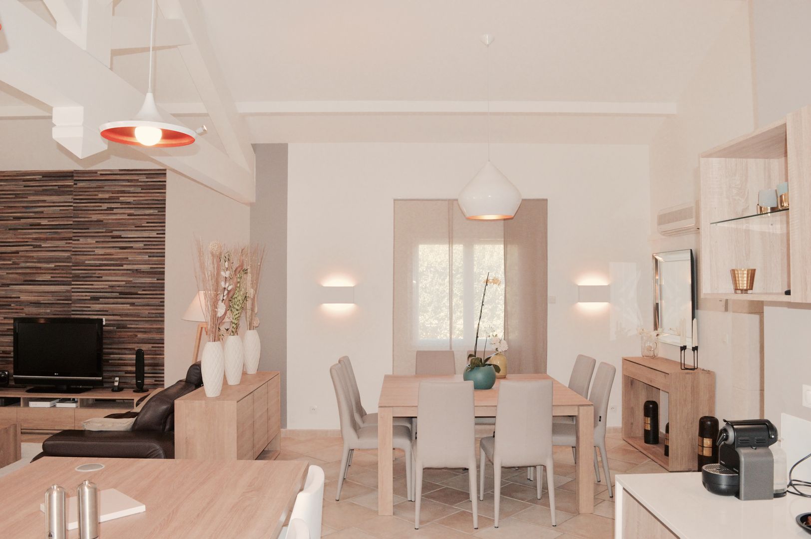 Rénovation complète d'un espace salon/cuisine/salle à manger dans un style très lumineux , COLOMBE MARCIANO COLOMBE MARCIANO Modern dining room
