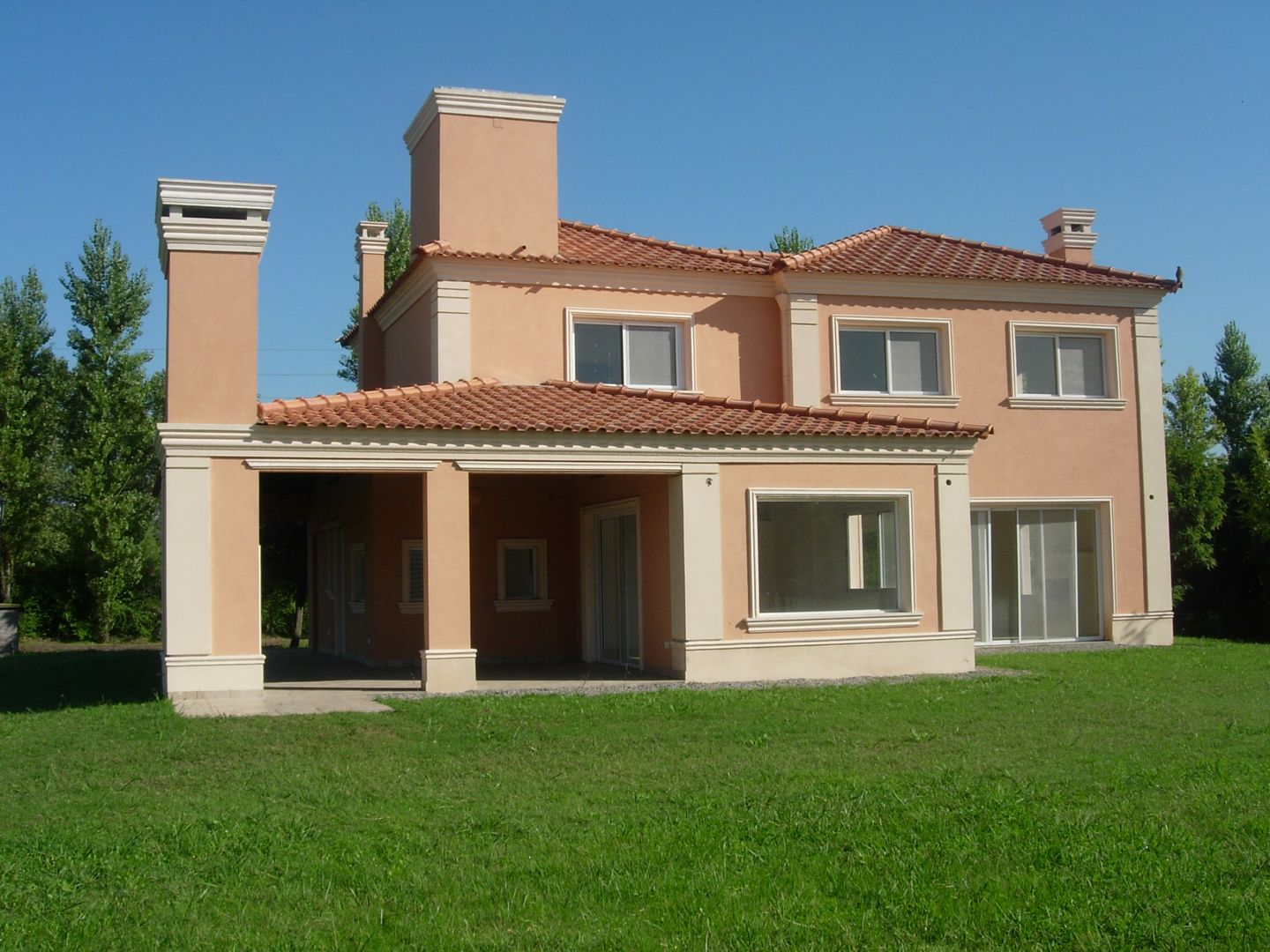 PZ Arquitectura, Grupo PZ Grupo PZ Classic style houses