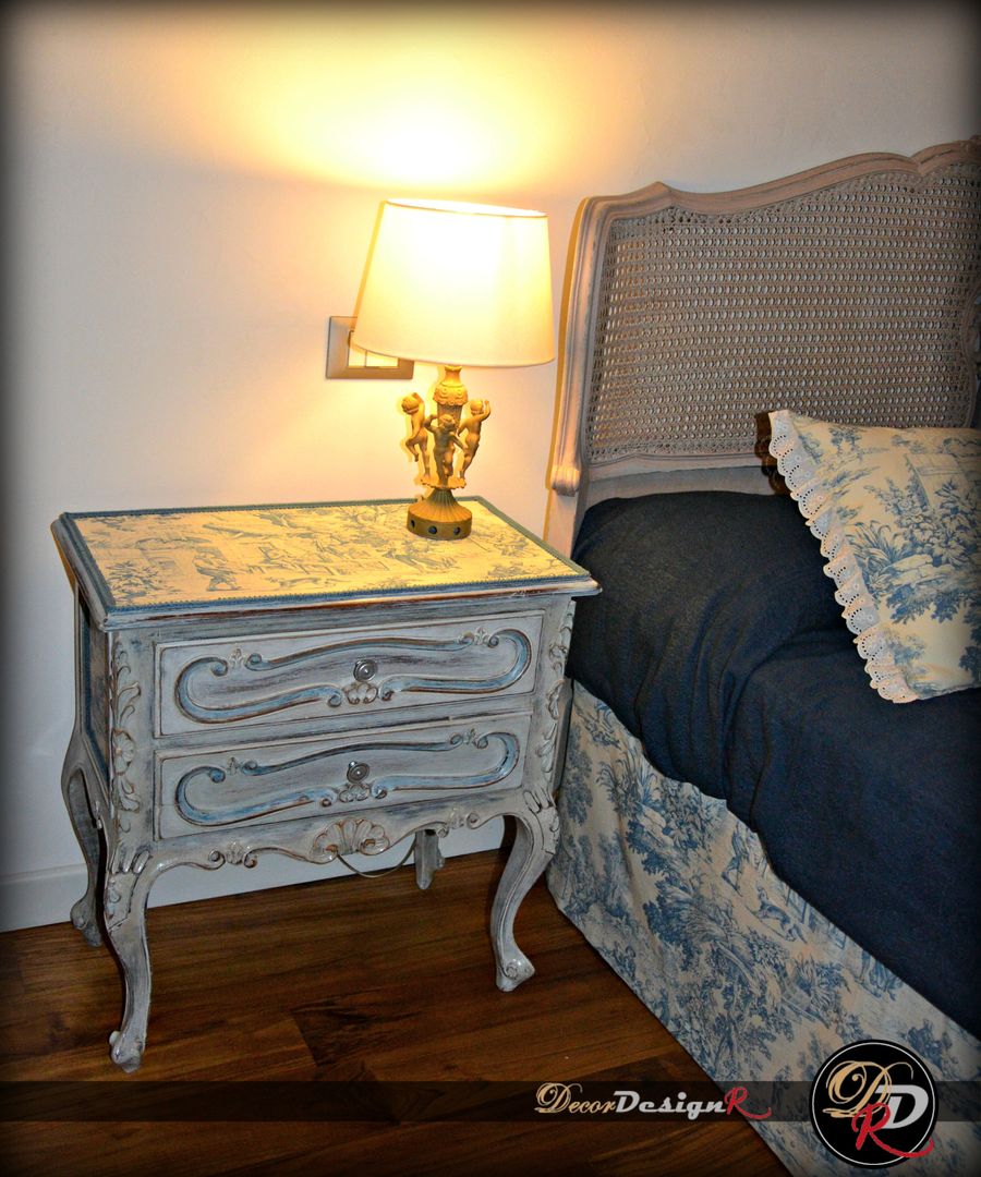 Arredare Casa con il Riuso, decordesignr di Annalisa Calì decordesignr di Annalisa Calì Classic style bedroom Wood Wood effect Bedside tables