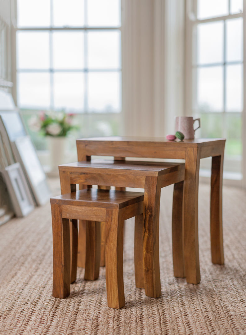 Contemporary Nest of Tables Myakka Ltd غرفة المعيشة خشب نقي Multicolored طاولات جانبية و صواني