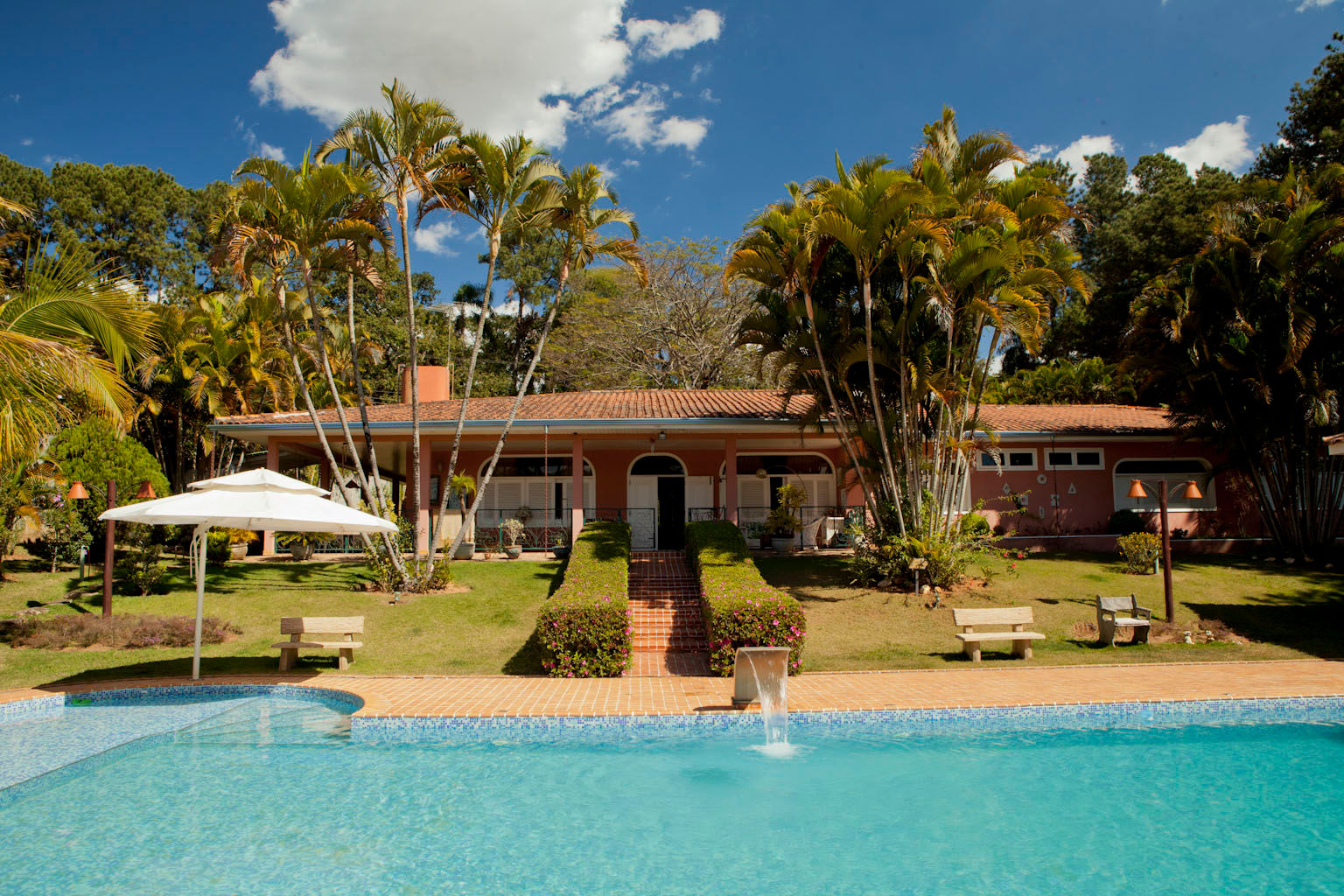 Casa de Campo Cabreúva, Cactus Arquitetura e Urbanismo Cactus Arquitetura e Urbanismo منازل