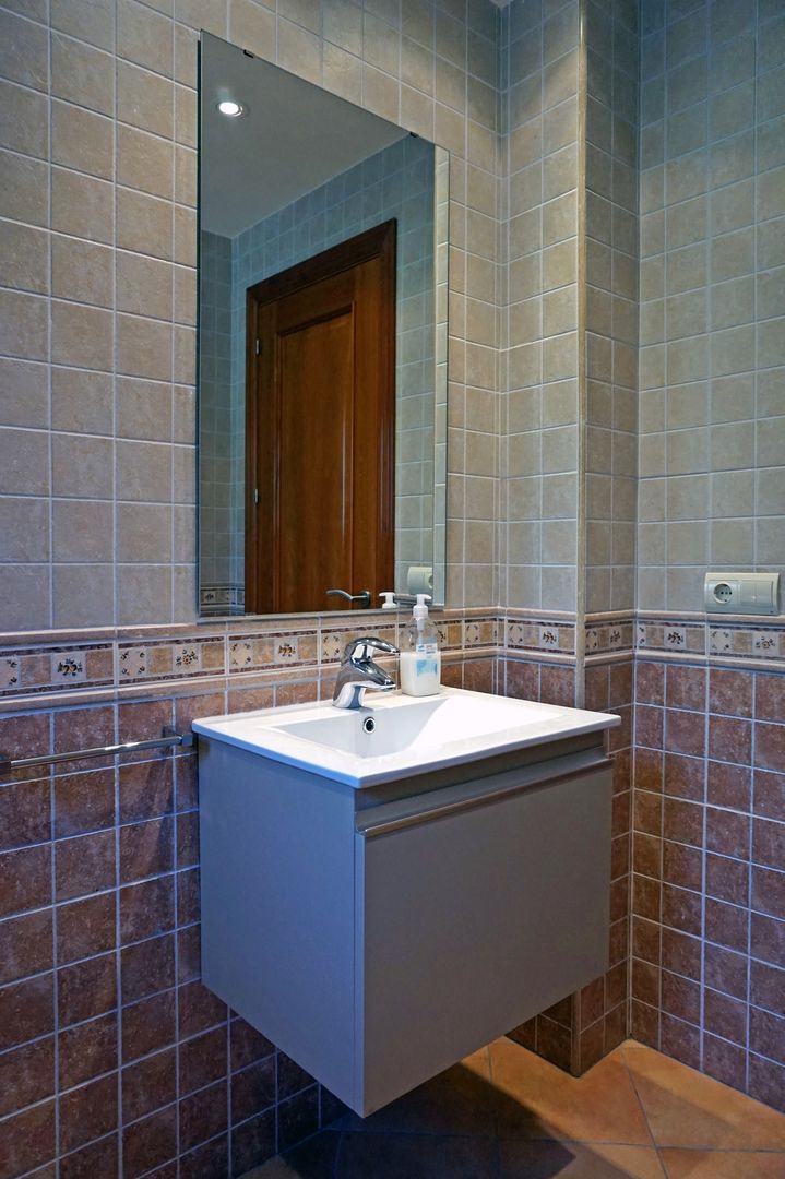 Detalle de baño planta baja. Construccions Cristinenques, S.L. Baños clásicos