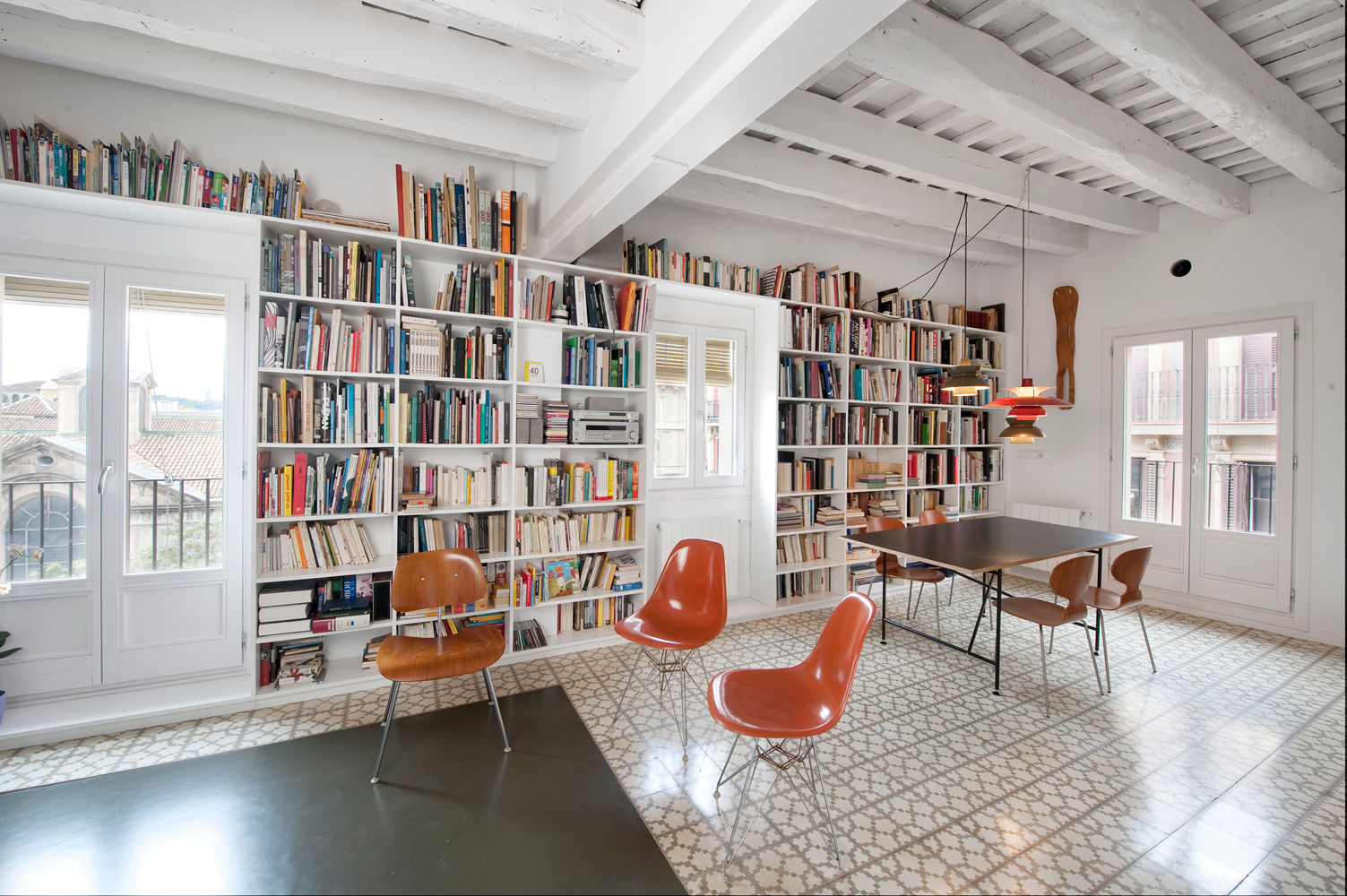 Reforma de vivienda en el barrio del Raval de Barcelona, manrique planas arquitectes manrique planas arquitectes Living room