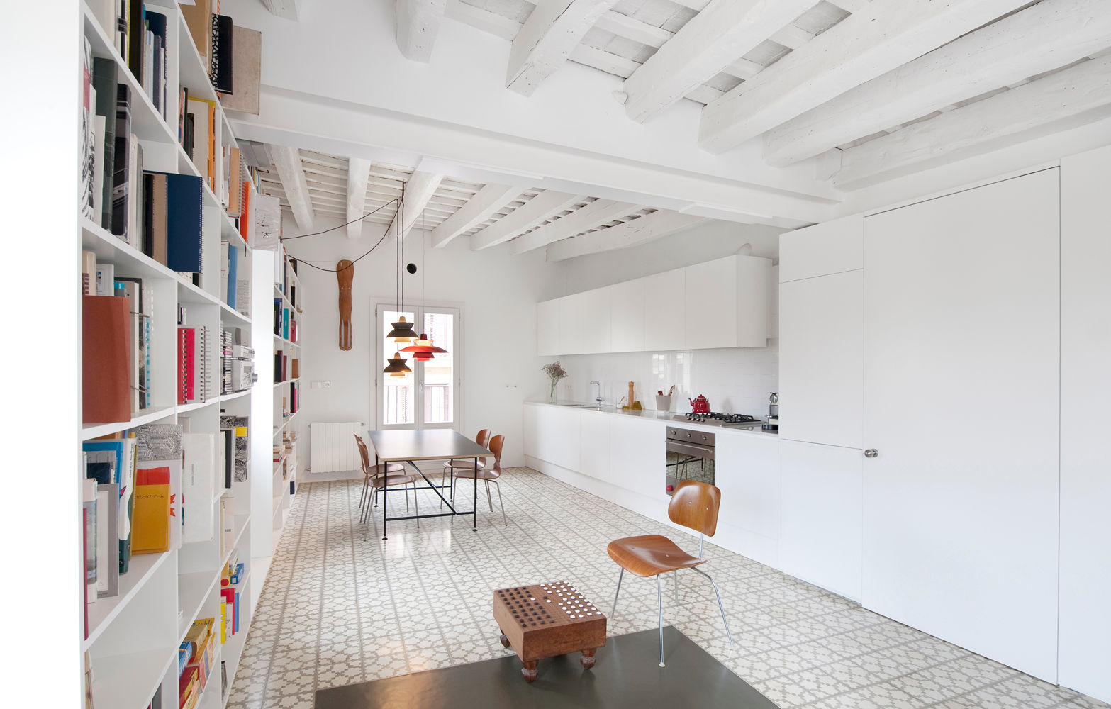 Reforma de vivienda en el barrio del Raval de Barcelona, manrique planas arquitectes manrique planas arquitectes Cocinas de estilo moderno