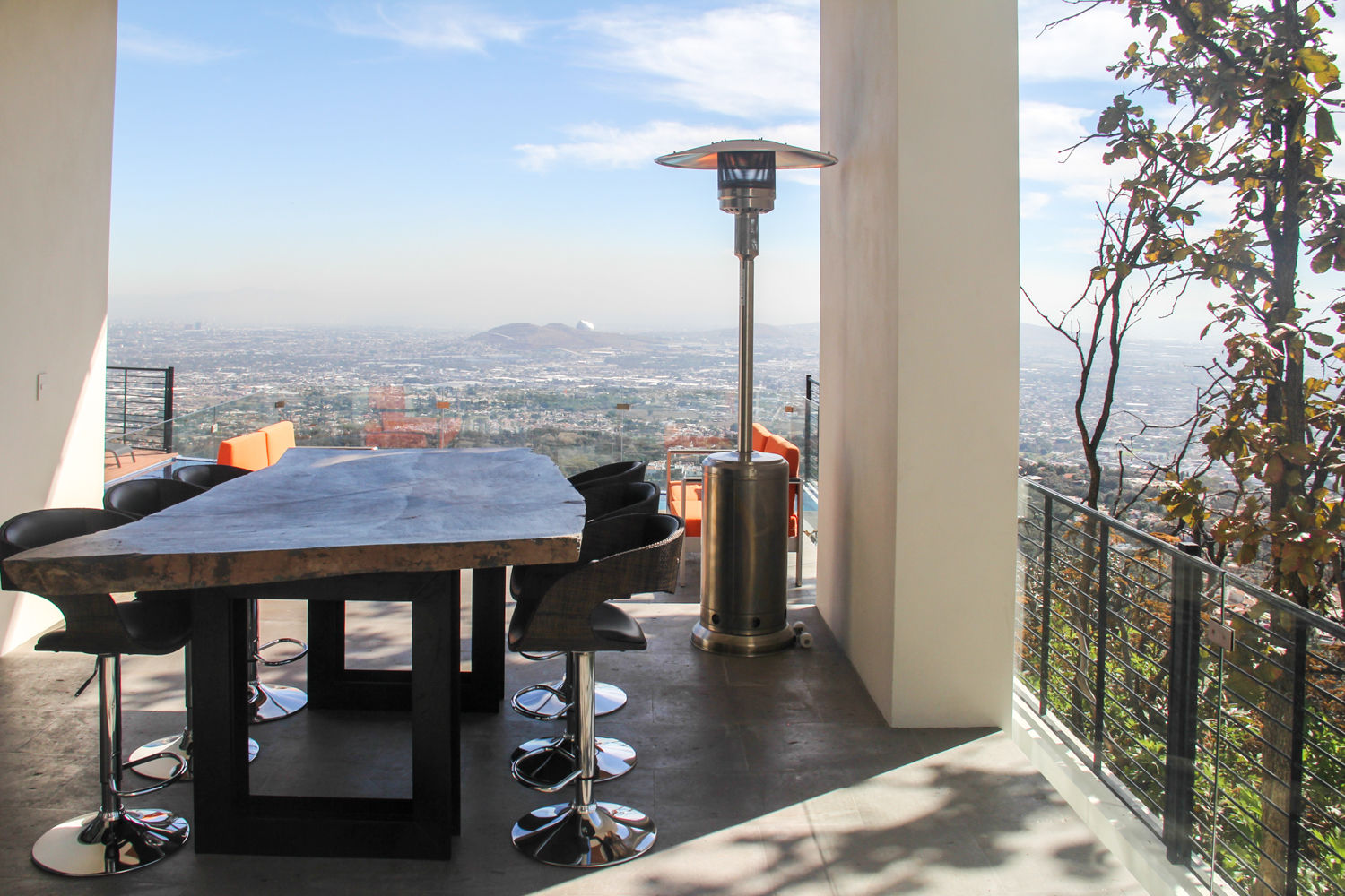 Terraza aaestudio Balcones y terrazas modernos