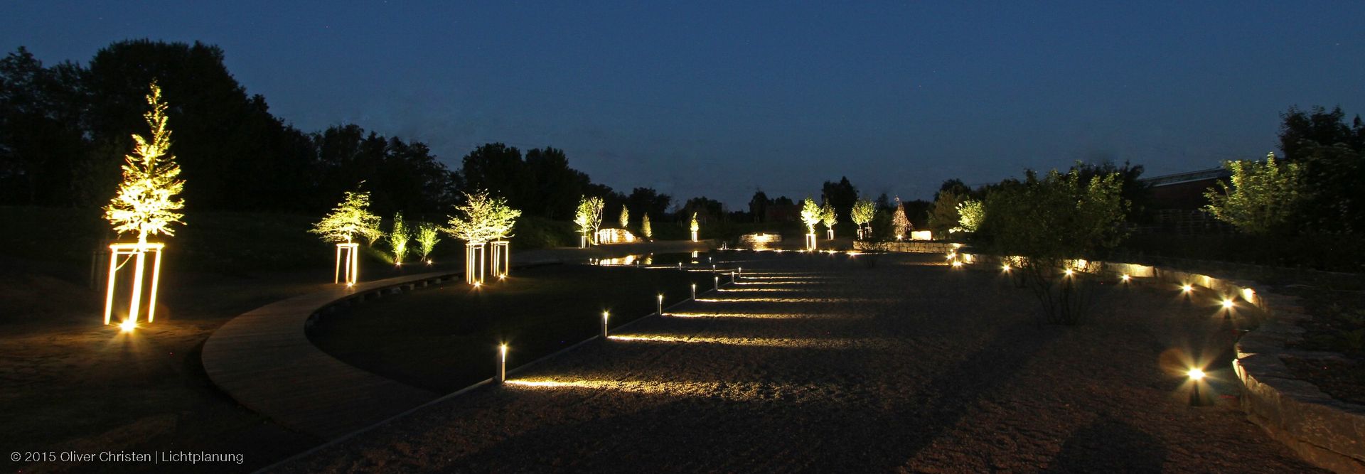 Traumhafter Privatgarten mit Schwimmteich, OC|Lichtplanung OC|Lichtplanung Vườn phong cách Địa Trung Hải