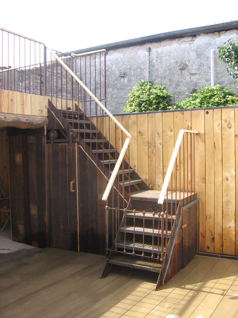 Outside stairs Frédéric TABARY industrial style corridor, hallway & stairs Metal