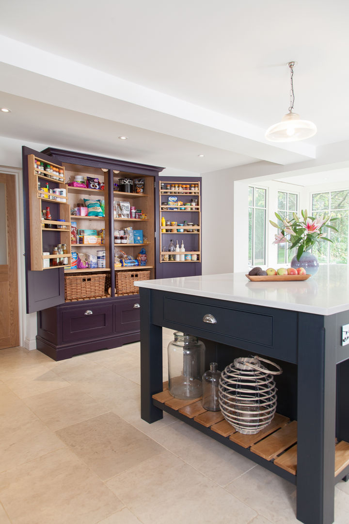 Surrey kitchen Lewis Alderson مطبخ رفوف وأدراج