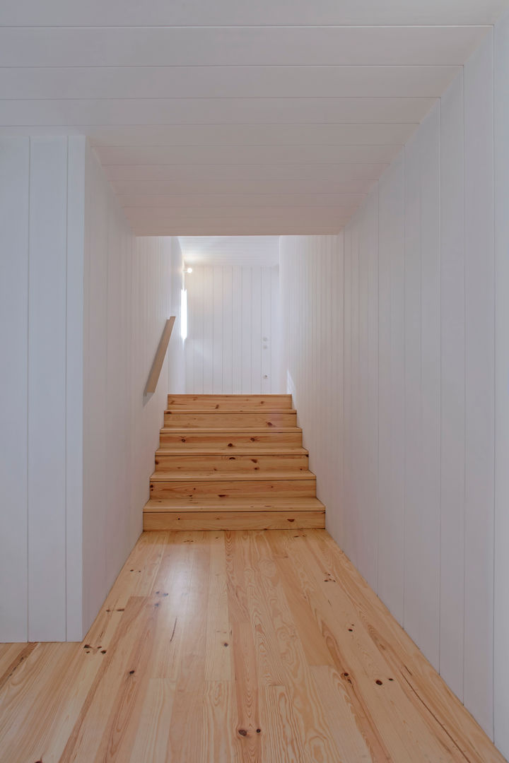 Moinhos da Corga , Escritorio de arquitetos Escritorio de arquitetos Corredores, halls e escadas modernos