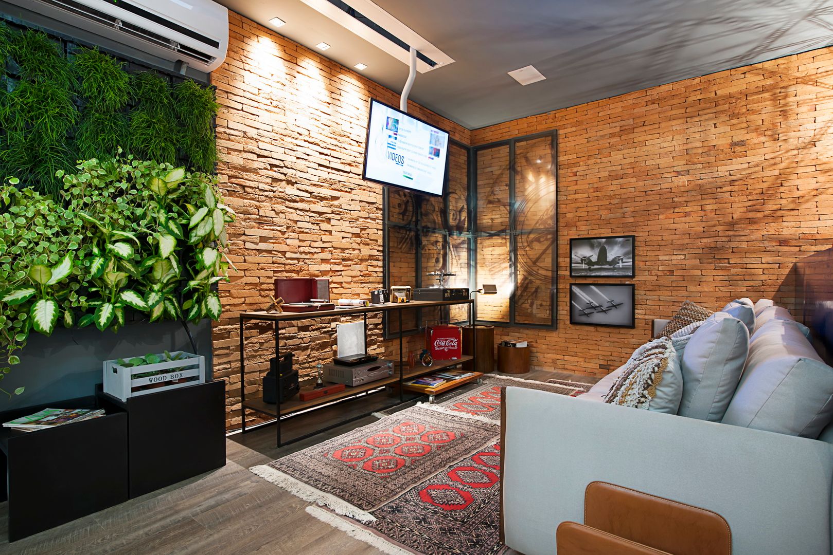 Apartamento do Homem Moderno - Morar Mais por Menos Vitoria 2015 Cristiane Locatelli Arquitetos & Associados Salas de estar modernas