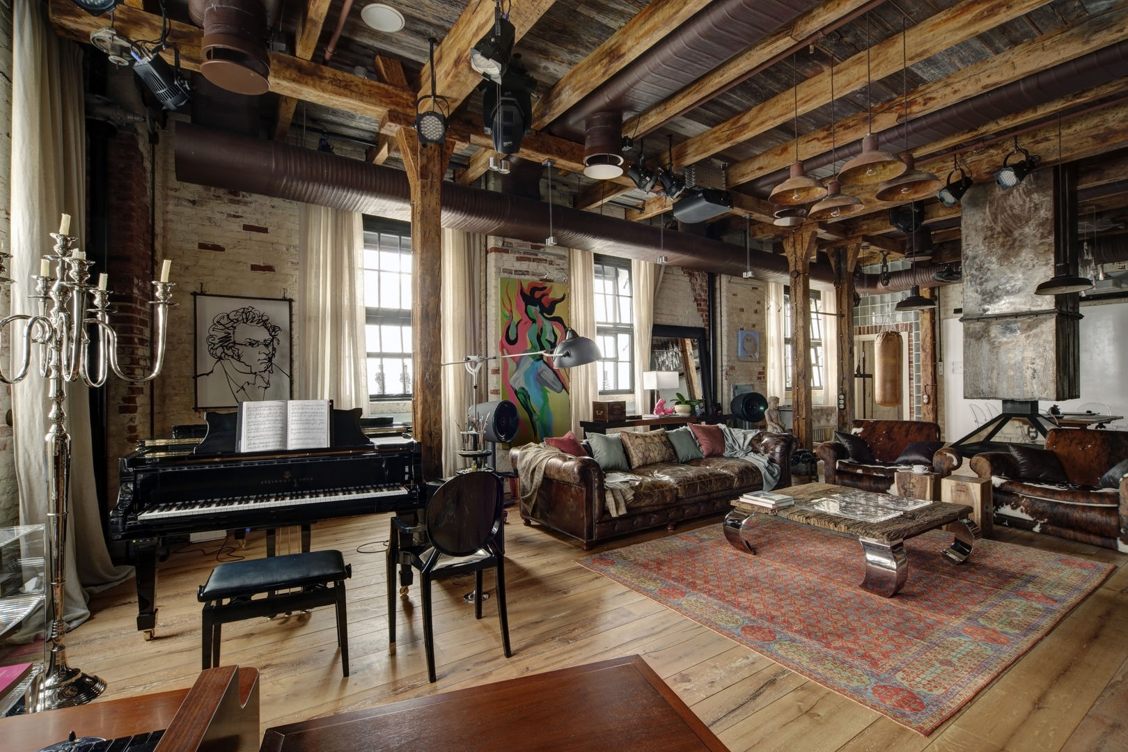 Midlife Crisis Loft, Lev Lugovskoy Lev Lugovskoy غرفة المعيشة