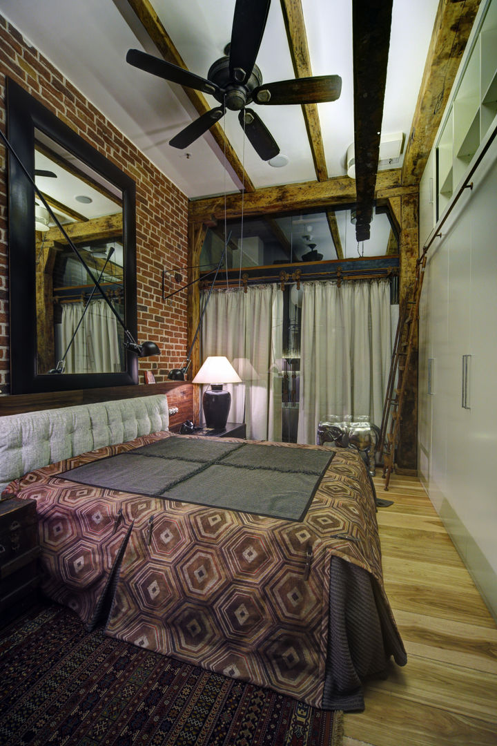 Midlife Crisis Loft, Lev Lugovskoy Lev Lugovskoy غرفة نوم