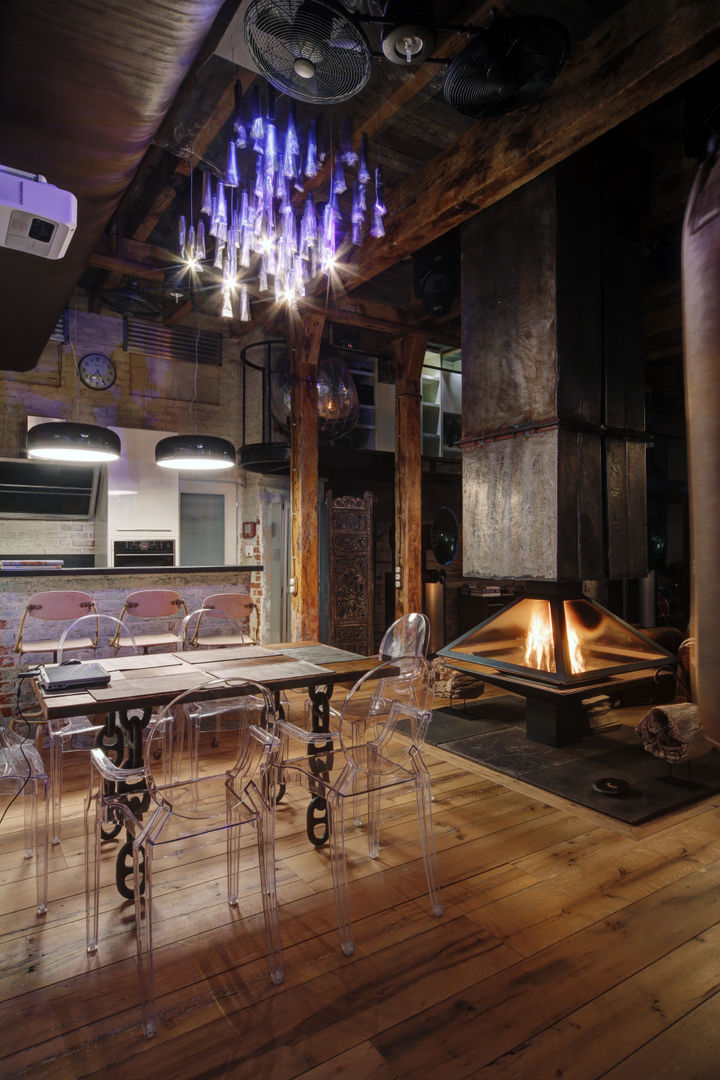 Midlife Crisis Loft, Lev Lugovskoy Lev Lugovskoy Industrial style kitchen