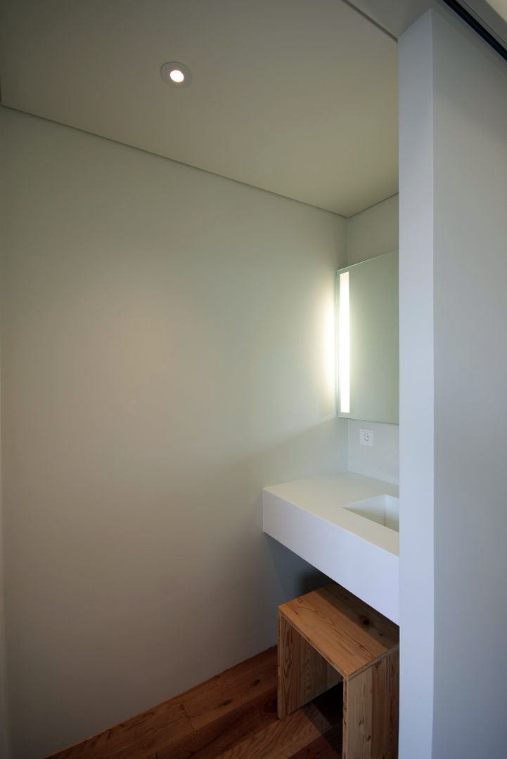 mom's house, 건축사사무소 moldproject 건축사사무소 moldproject Salle de bain moderne Poterie