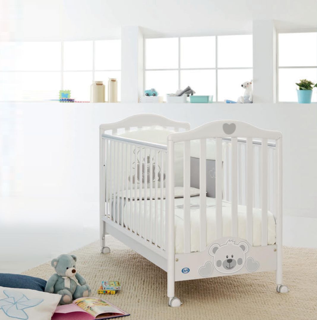 'Funny Bear' White baby cot with drawer & drop sides by Pali homify Kamar Bayi/Anak Modern Kayu Wood effect Beds & cribs