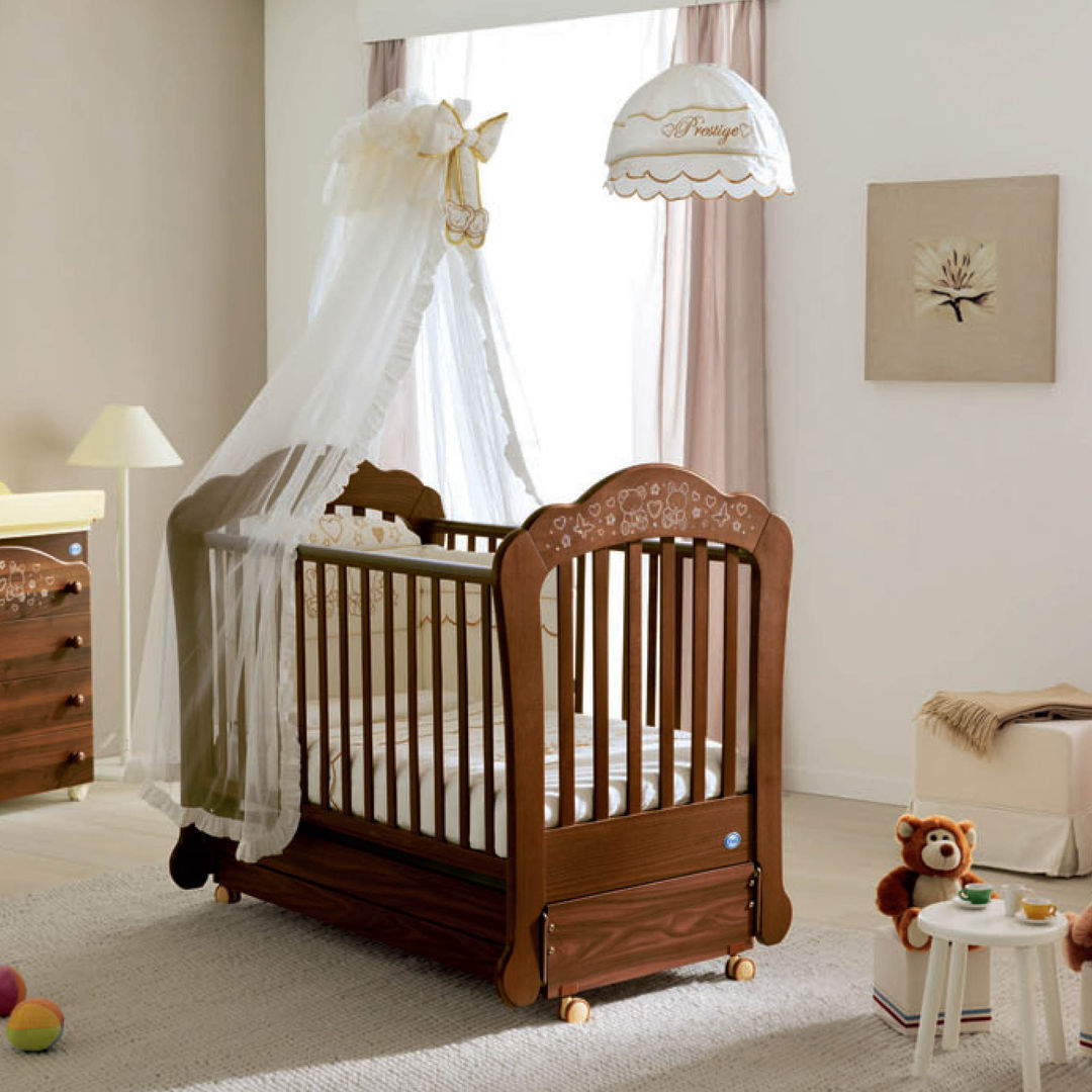 'Sofia' Wooden baby cot/cradle with rocking system by Pali homify Nursery/kid’s room لکڑی Wood effect Beds & cribs