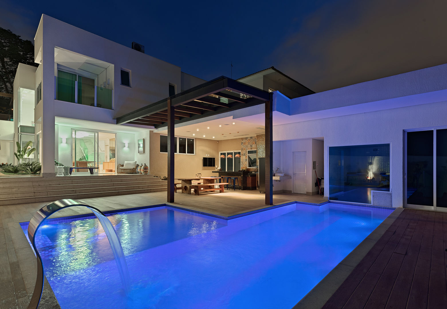 homify Modern pool