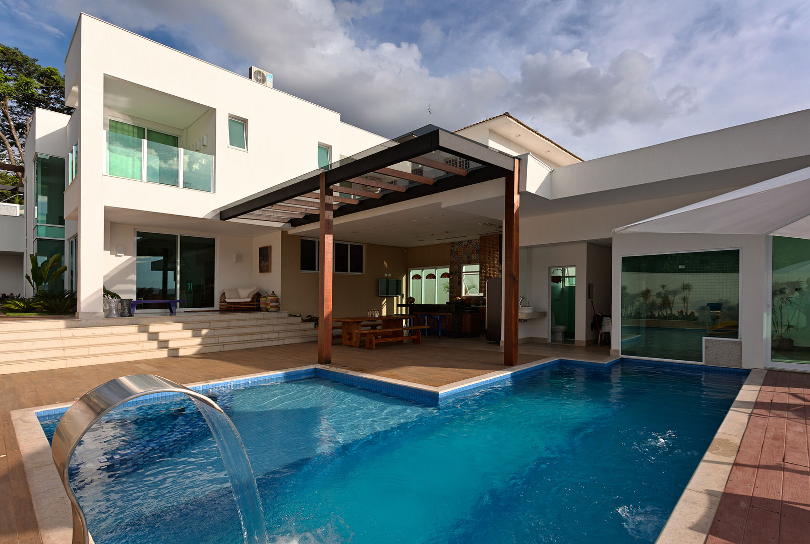 homify Modern pool