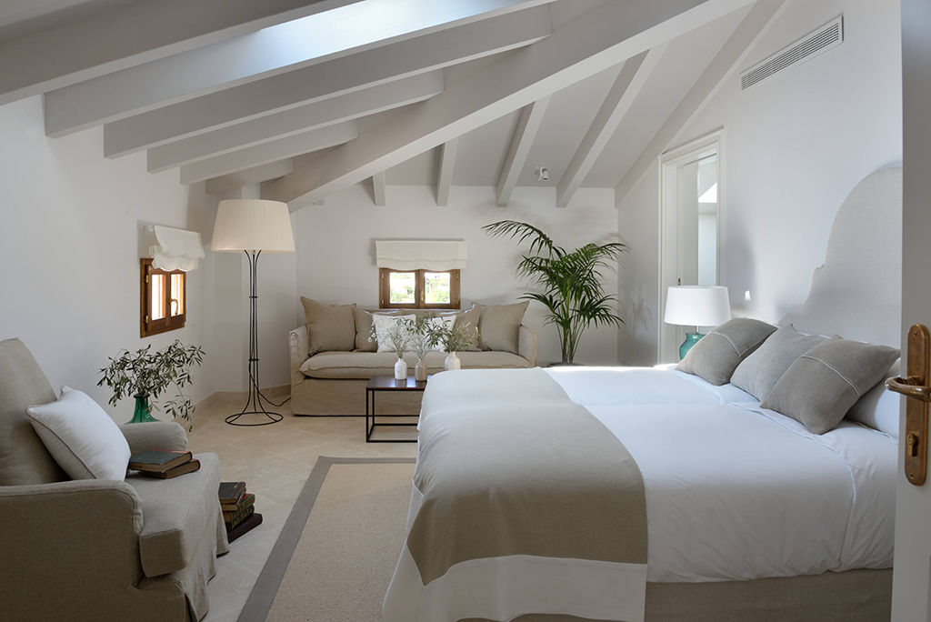 HOTEL CAL REIET – THE MAIN HOUSE, Bloomint design Bloomint design 地中海スタイルの 寝室 ベージュ