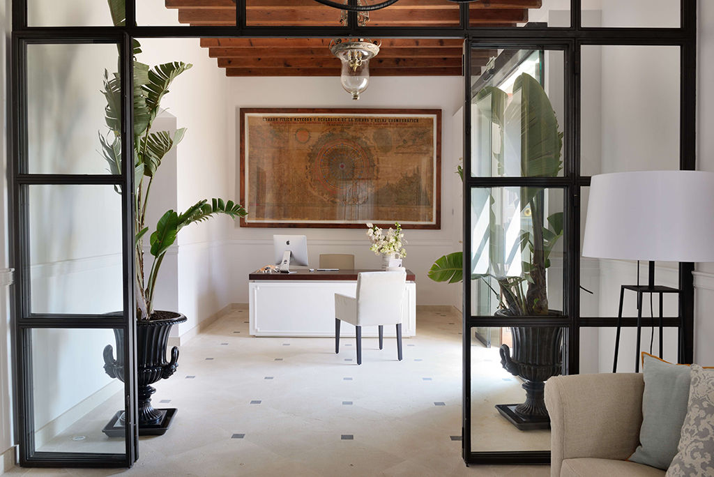 Hotel in Mallorca Cal Reiet / The Main house , Bloomint design Bloomint design Salones de estilo mediterráneo