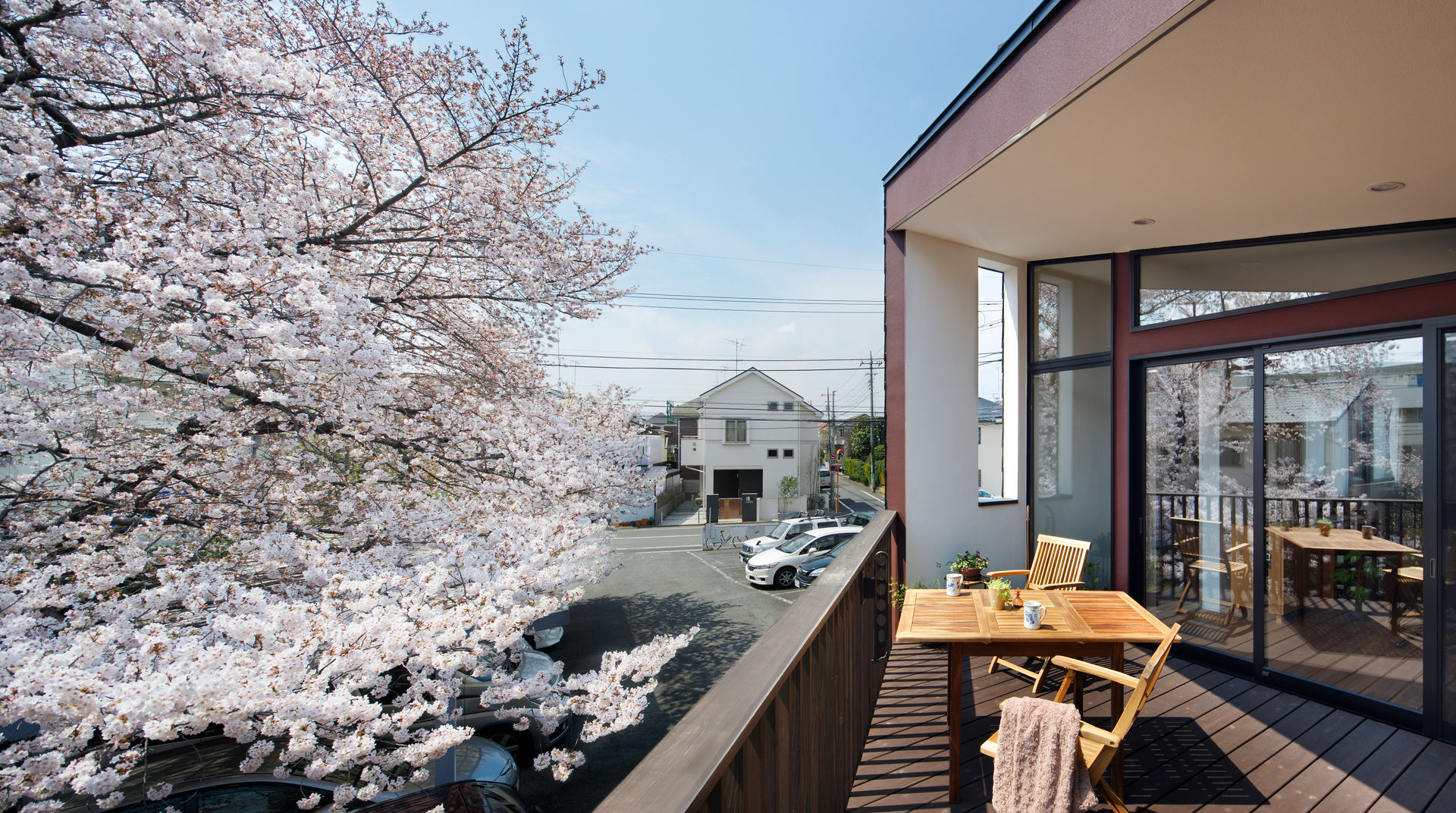 上馬の家, 向山建築設計事務所 向山建築設計事務所 Modern balcony, veranda & terrace