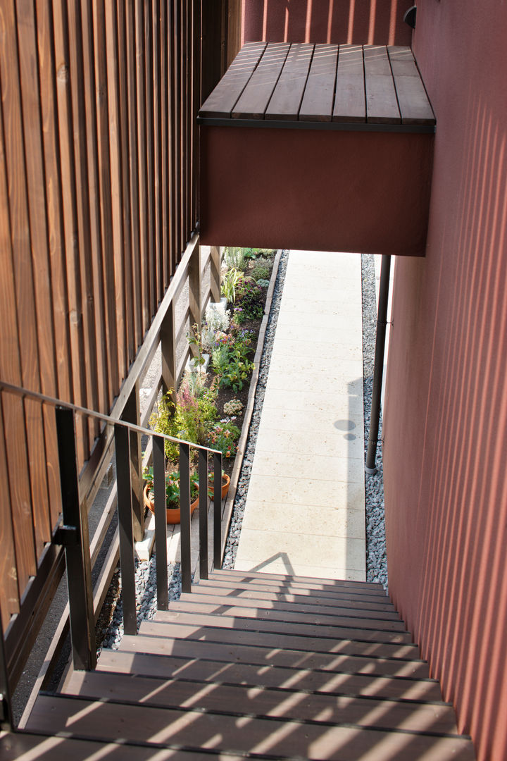 上馬の家, 向山建築設計事務所 向山建築設計事務所 Modern corridor, hallway & stairs