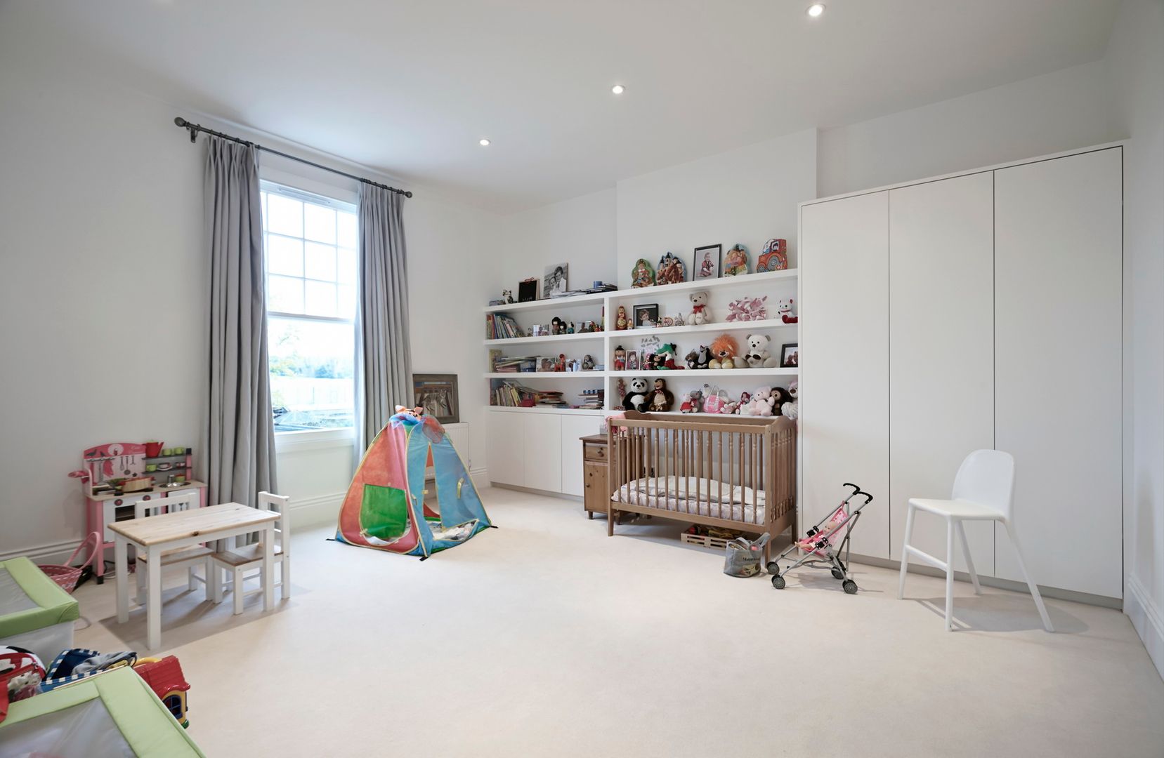 Modern and Amazing House Interiors and Exteriors: Woodville Gardens, Concept Eight Architects Concept Eight Architects Nursery/kid’s room