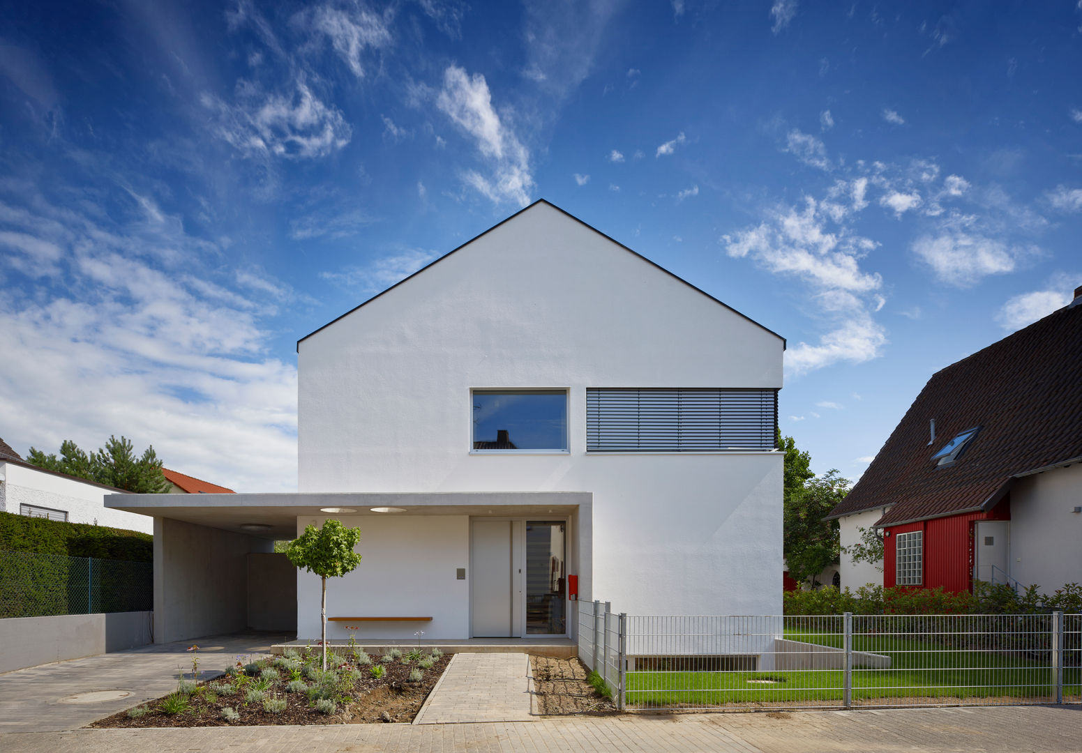 Modernes Einfamilienhaus mit puristischer Note, Marcus Hofbauer Architekt Marcus Hofbauer Architekt บ้านและที่อยู่อาศัย