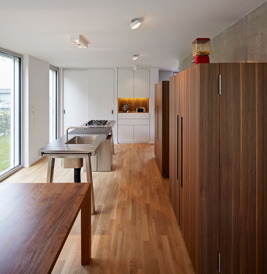 Modernes Einfamilienhaus mit puristischer Note, Marcus Hofbauer Architekt Marcus Hofbauer Architekt Modern kitchen