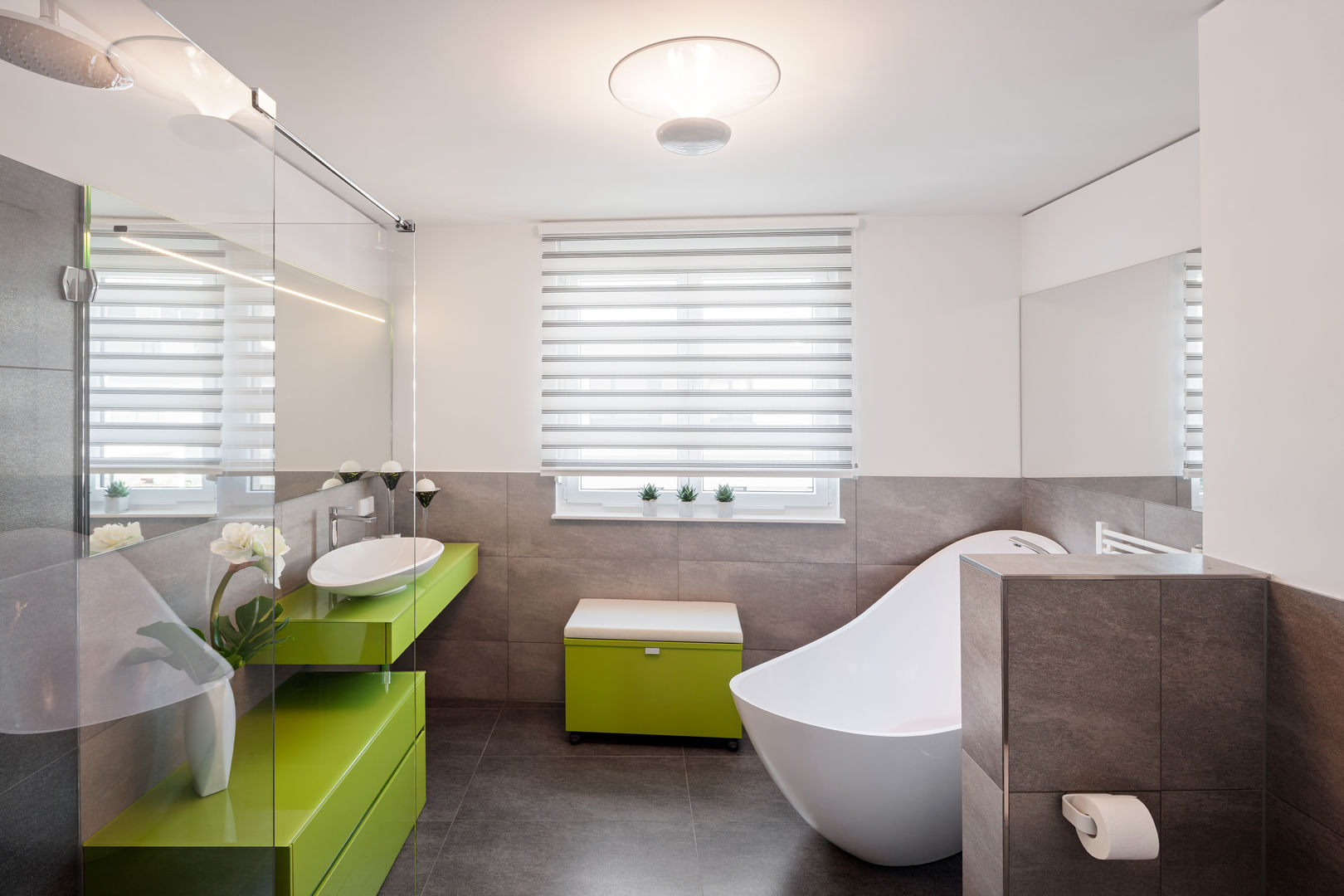 homify Minimalist style bathrooms