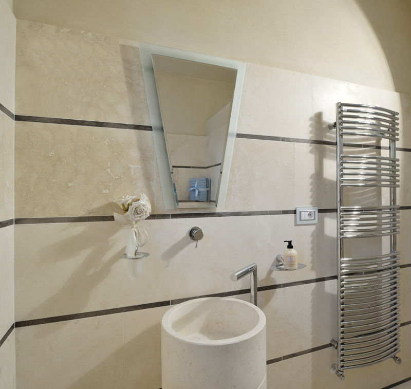 Bagno In Travertino Bianco, Arte Pietra Arte Pietra Phòng tắm phong cách hiện đại Đá hoa Sinks