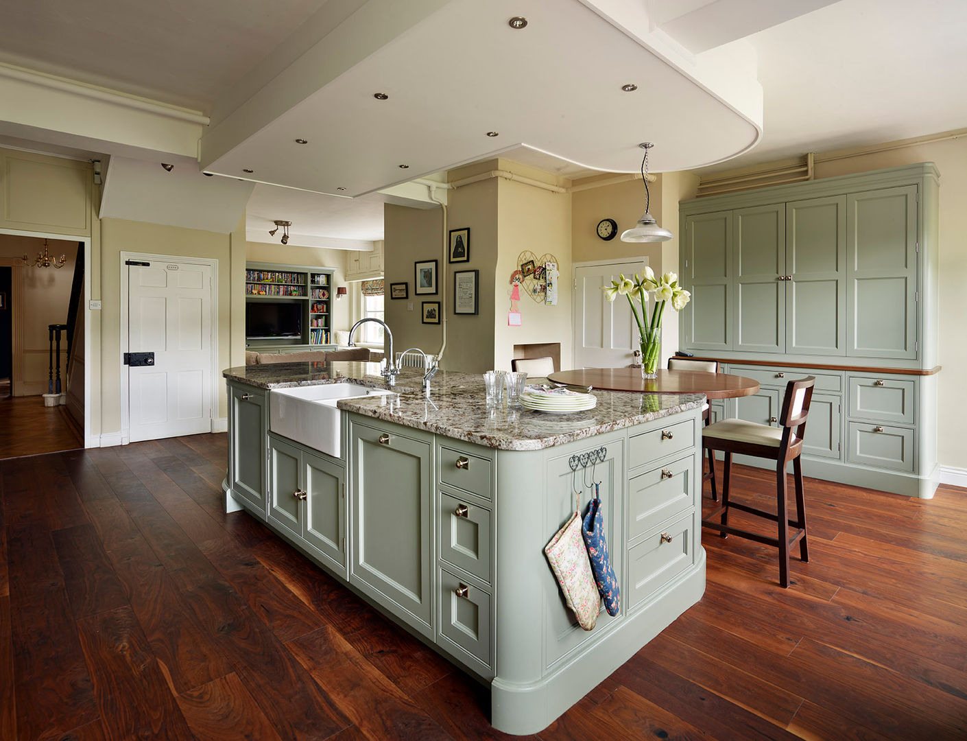 Fallowfield | Traditional English Country Kitchen Davonport مطبخ خشب Wood effect