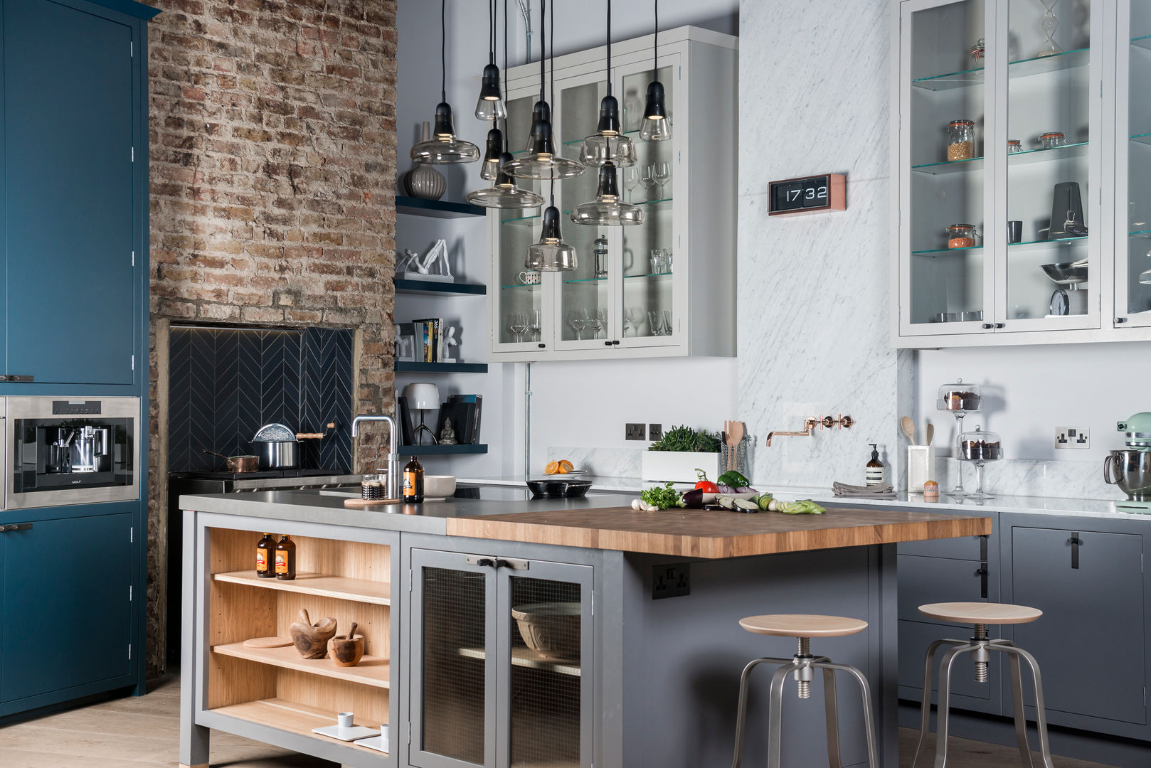 W9 | Eclectic Industrialism Davonport Industrial style kitchen Wood Grey